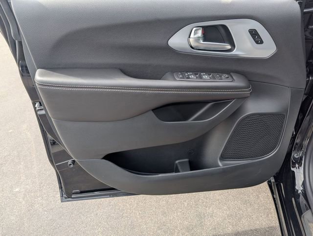 New 2026 Chrysler Pacifica Limited image 9