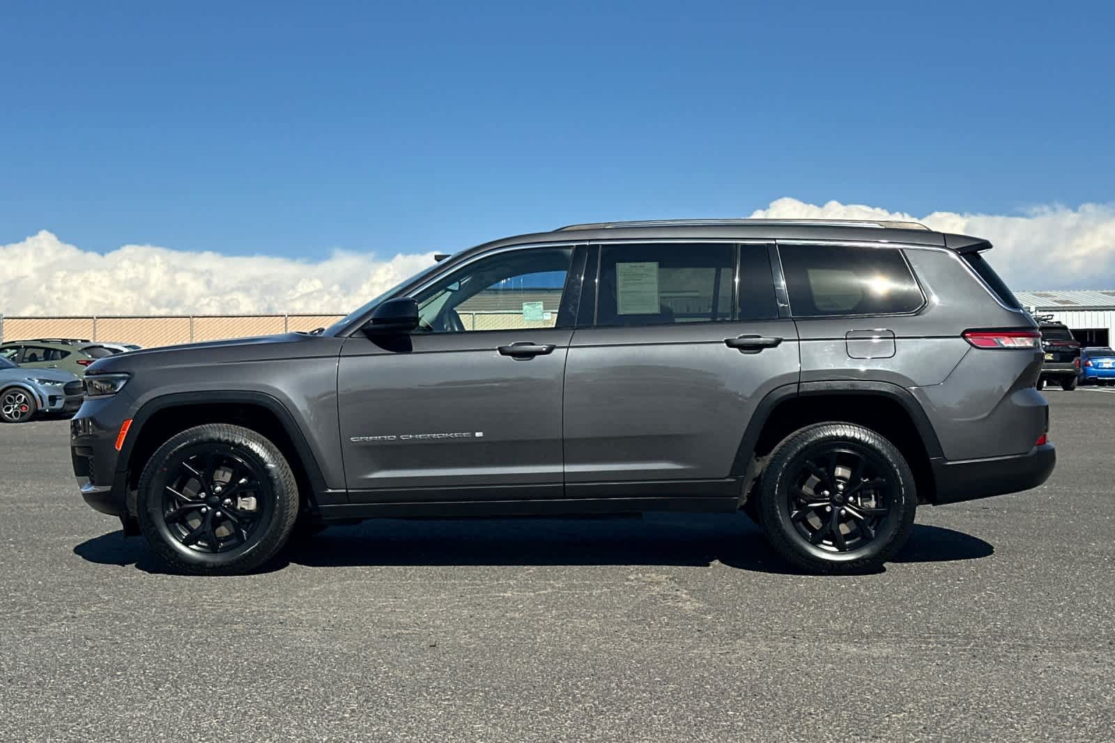 Used 2022 Jeep Grand Cherokee L Laredo w/ Luxury Tech Group I AWD/4WD image 6