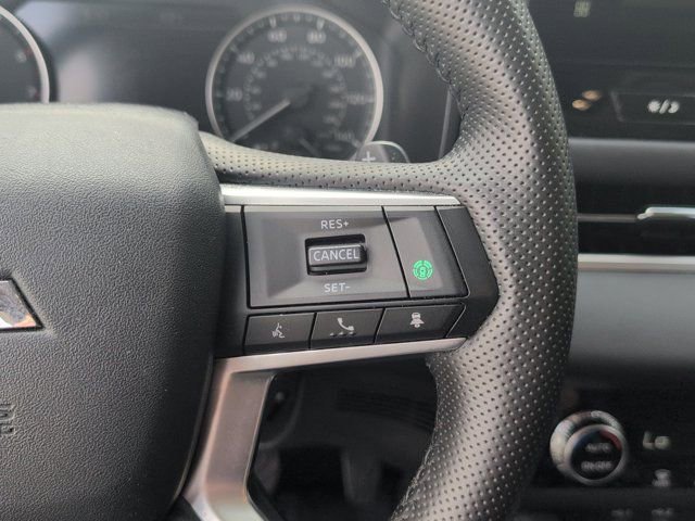 Used 2025 Mitsubishi Outlander SE FWD image 22