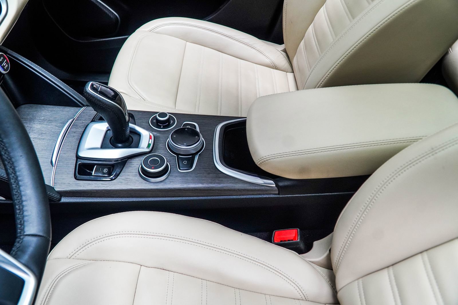 Used 2023 Alfa Romeo Stelvio Ti Lusso w/ Quick Order Package 22X Lusso image 17