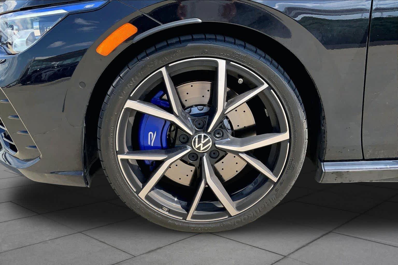 Used 2024 Volkswagen Golf R AWD/4WD image 9