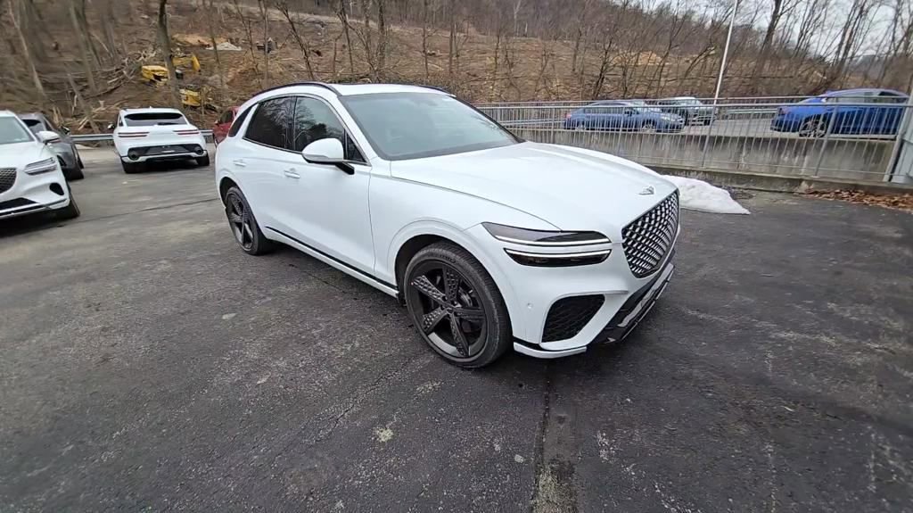Used 2025 Genesis GV70 3.5T Sport w/ Sport Advanced Package AWD/4WD image 8