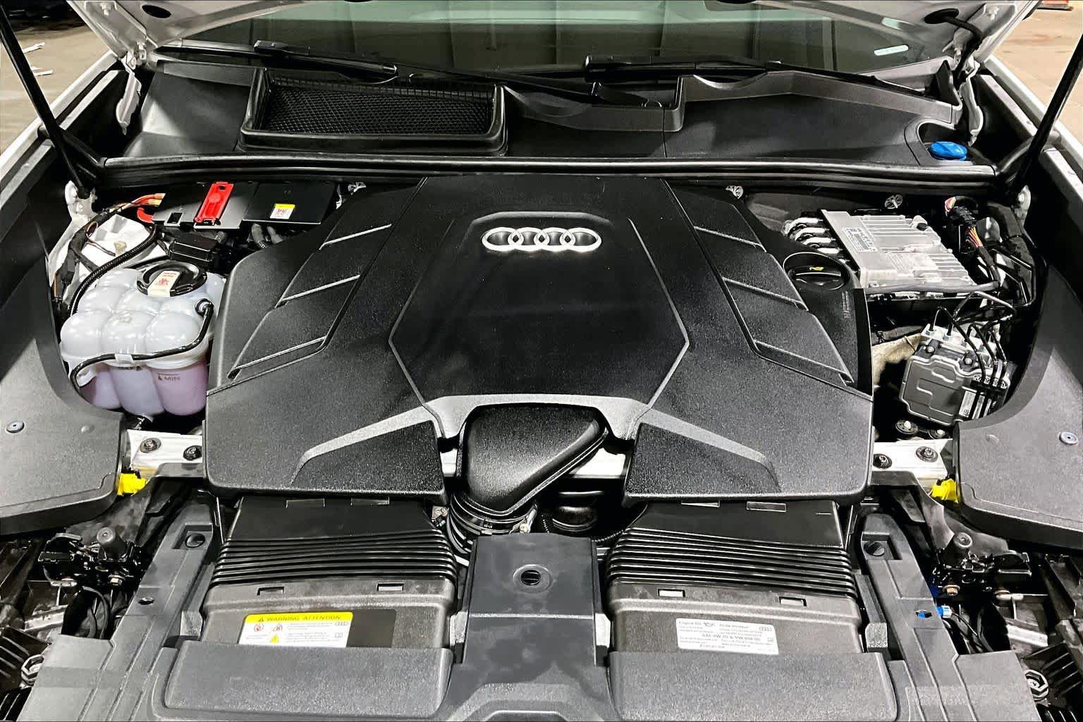 Used 2023 Audi Q8 Prestige AWD/4WD image 33