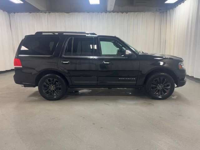 Used 2015 Lincoln Navigator 4WD image 3