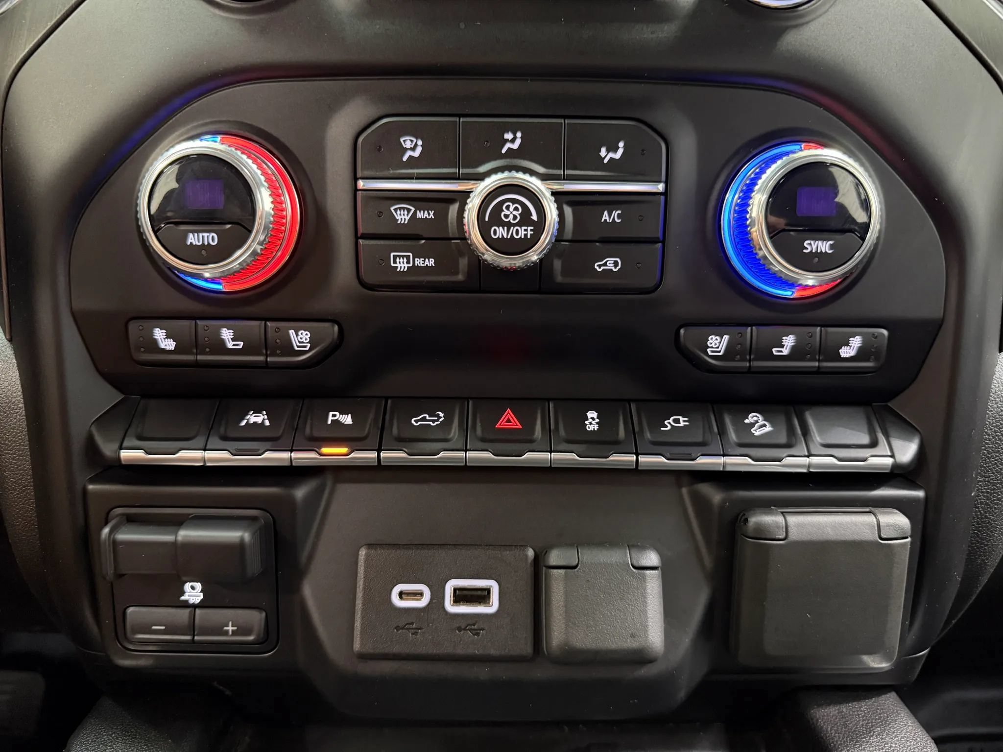 Used 2022 GMC Sierra 1500 AT4 w/ AT4 Premium Package AWD/4WD image 34