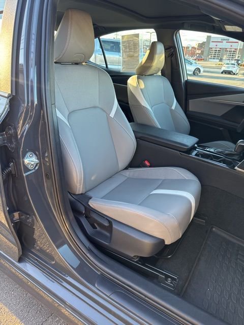 Used 2025 Toyota Camry SE w/ Convenience Package image 11