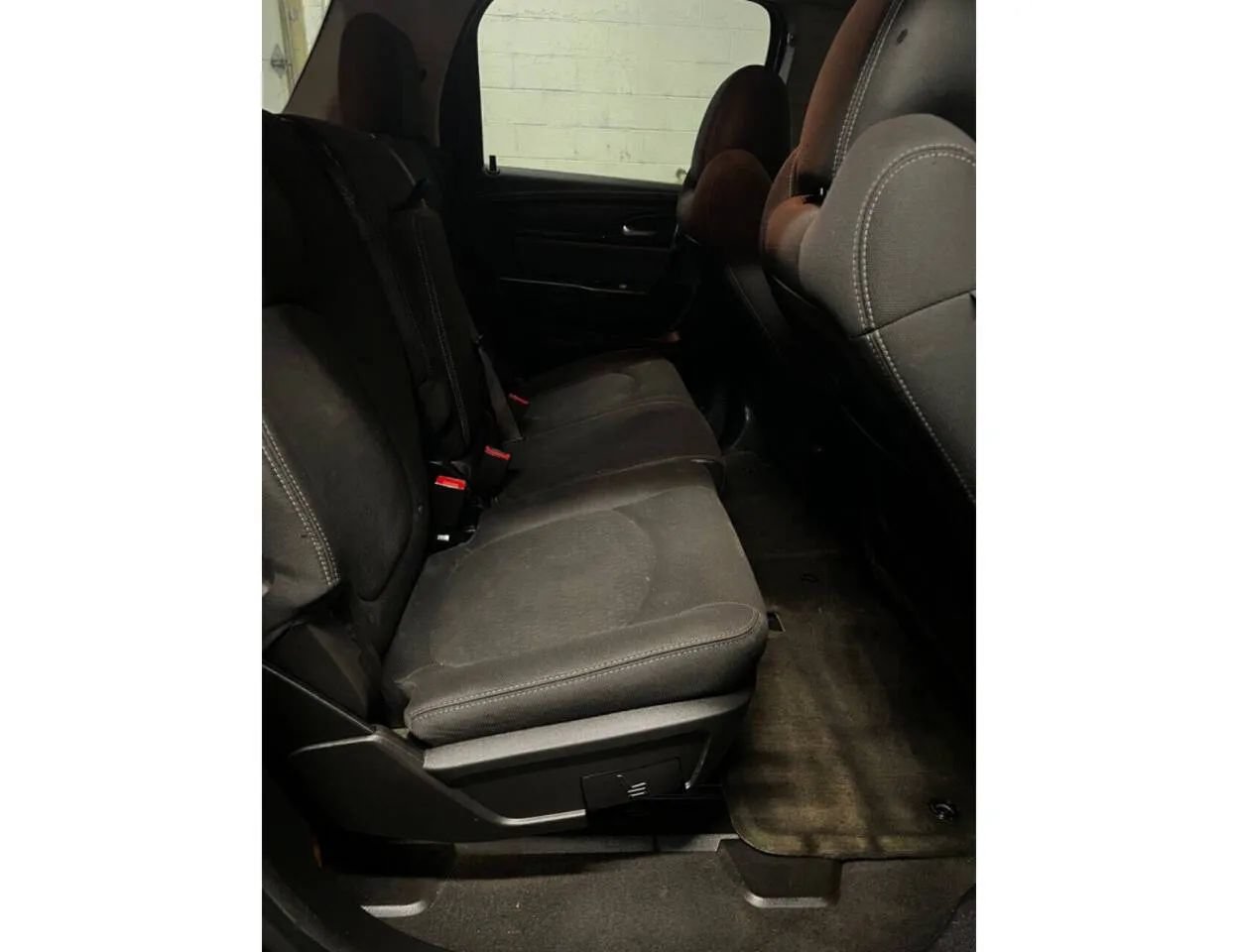 Used 2015 GMC Acadia SLE AWD/4WD image 9