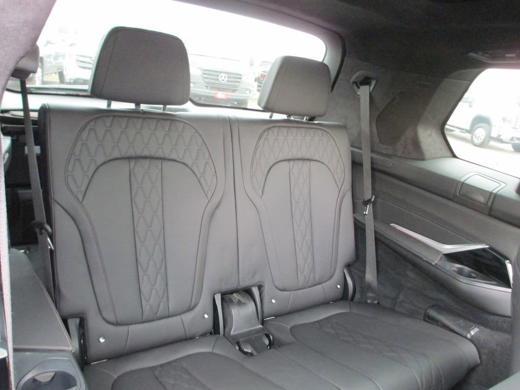 Used 2022 BMW X7 M50i w/ Dynamic Handling Package image 29