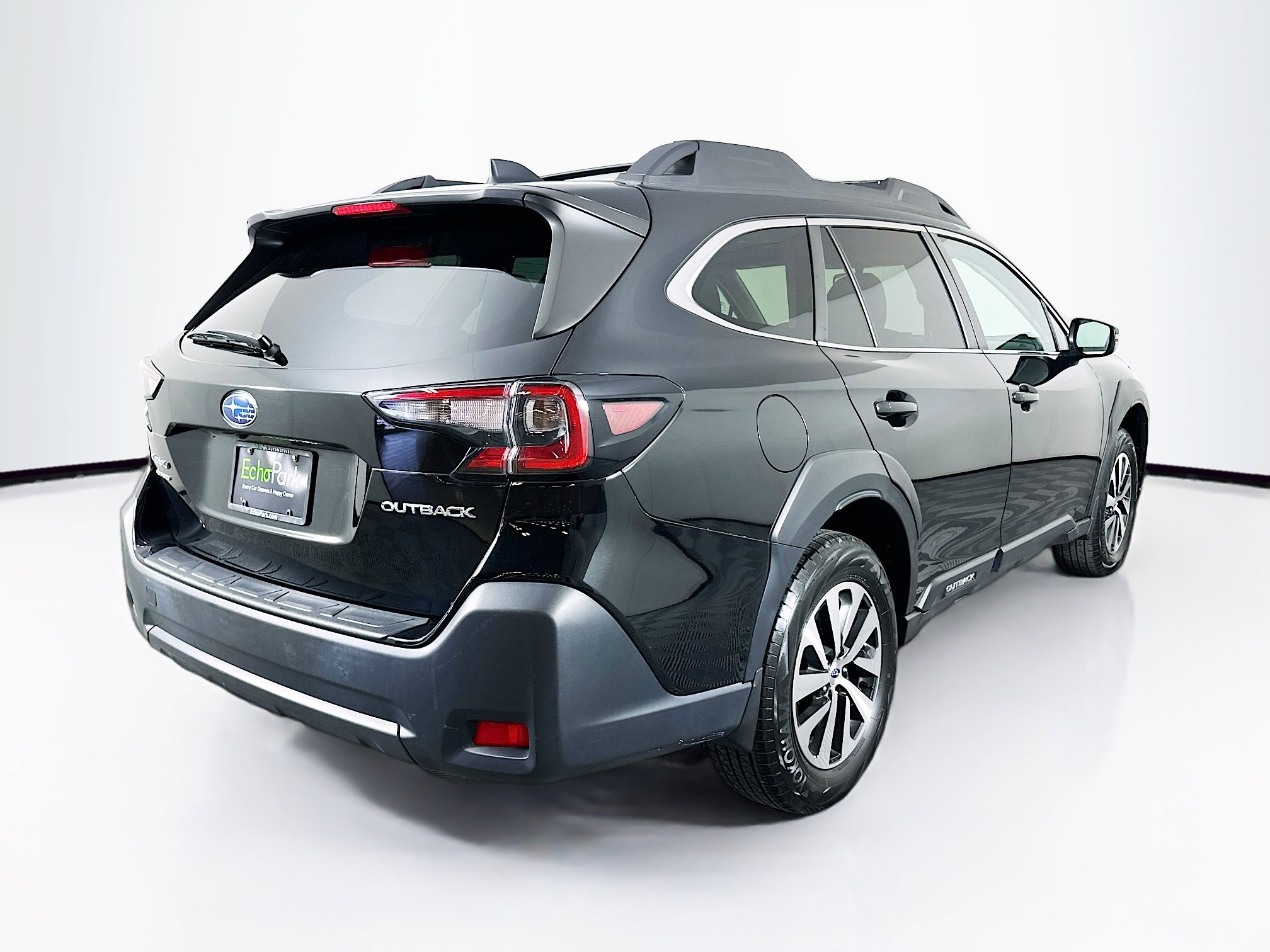 Used 2023 Subaru Outback Premium AWD/4WD image 9