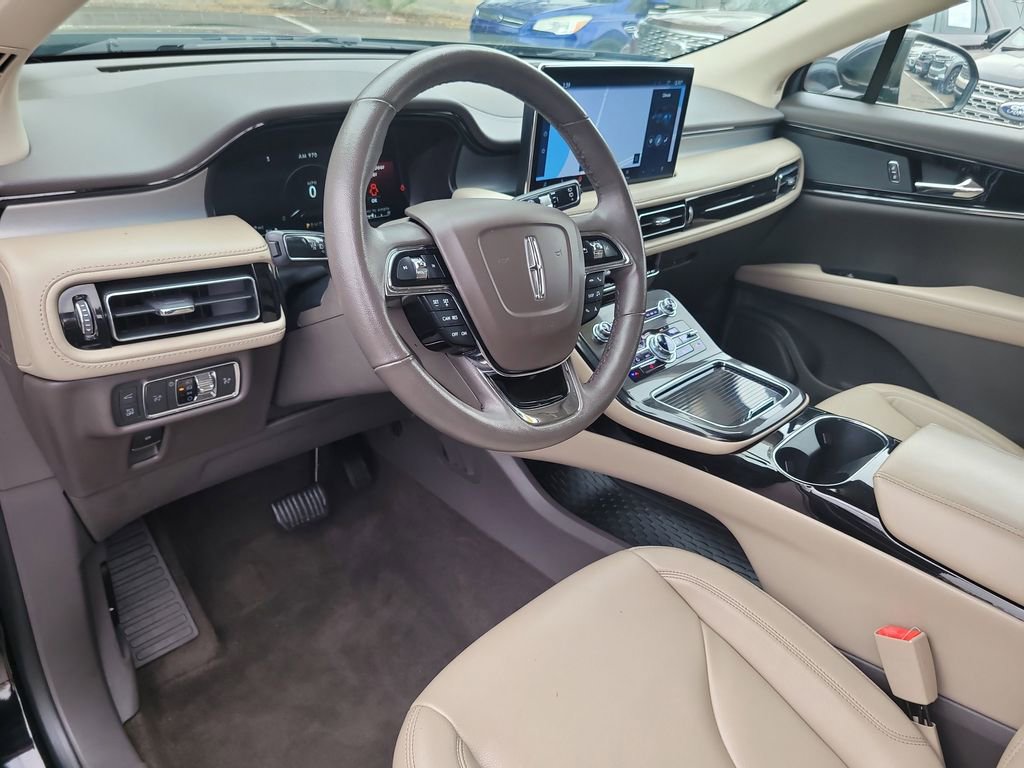 Used 2022 Lincoln Nautilus FWD w/ Premium Package image 16