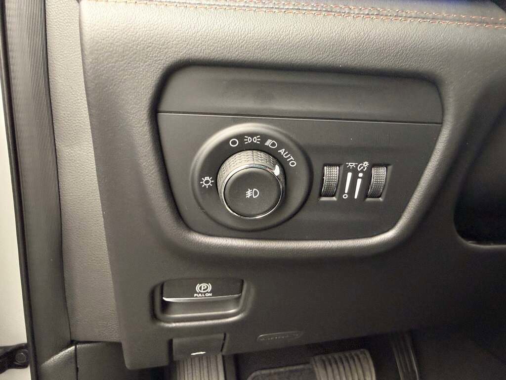 New 2025 Jeep Grand Cherokee L Summit image 26