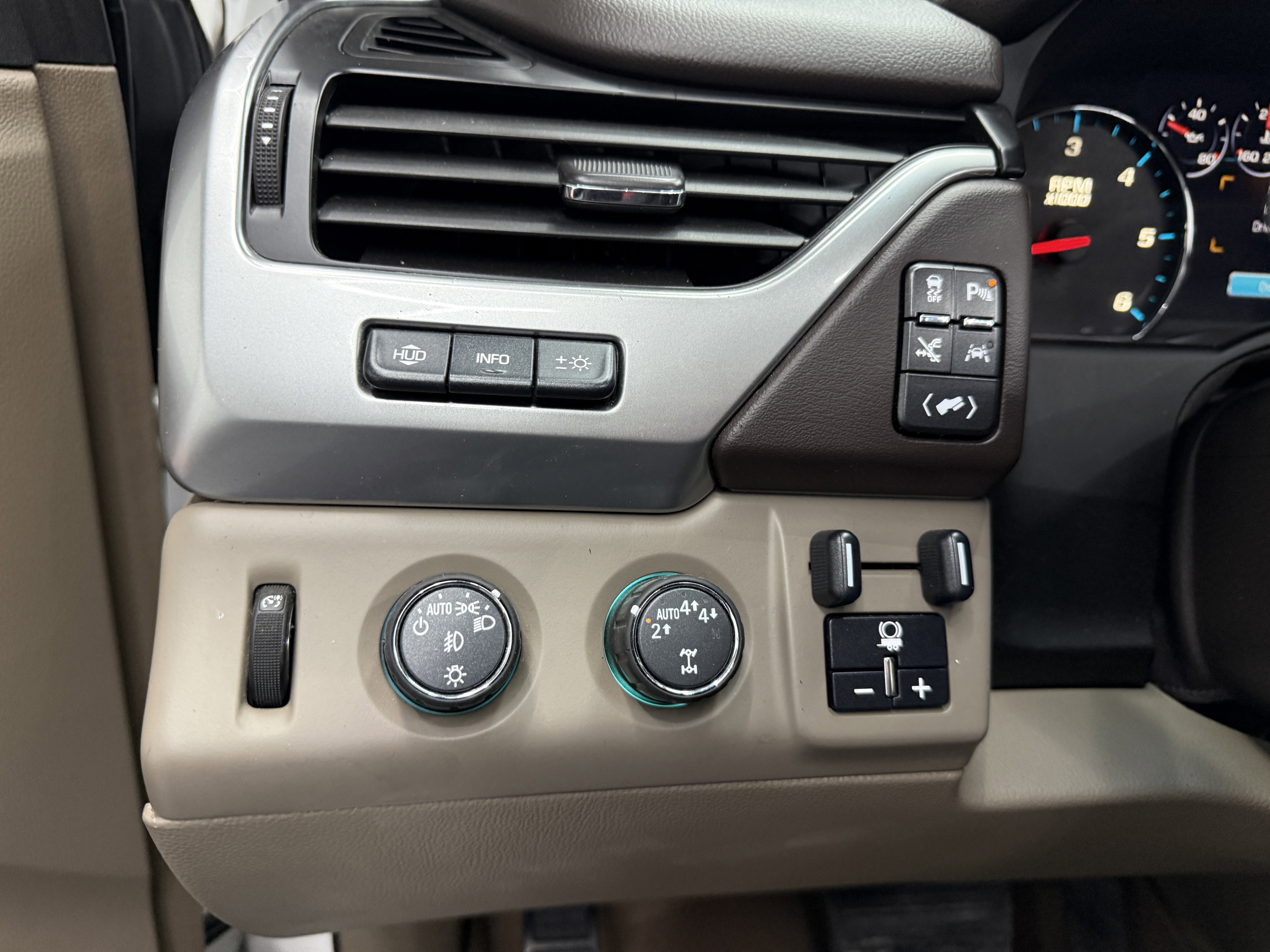 Used 2017 Chevrolet Suburban Premier image 17