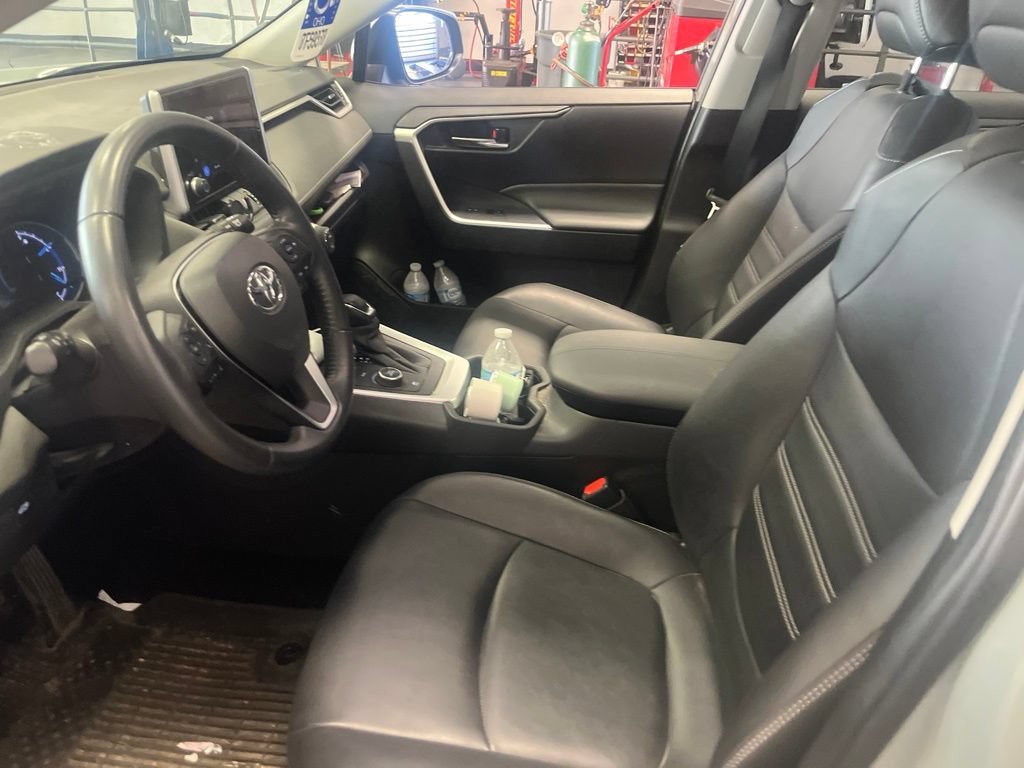 Used 2023 Toyota RAV4 XLE Premium AWD/4WD image 4
