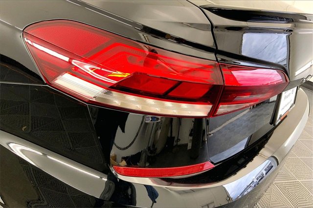 Used 2022 Volkswagen Passat 2.0T R-Line image 29