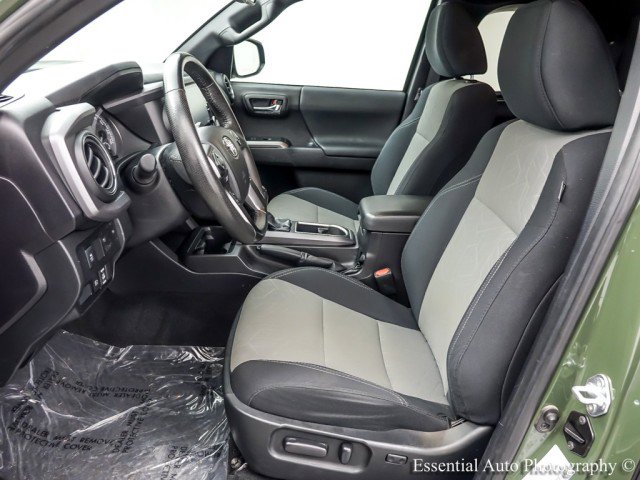 Used 2022 Toyota Tacoma TRD Sport w/ Black Out Package (TMS) AWD/4WD image 11
