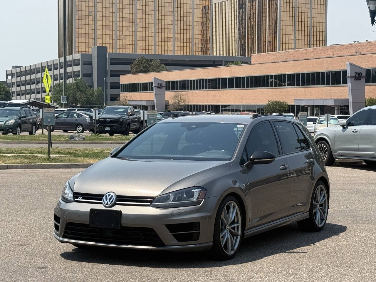 Used 2017 Volkswagen Golf R 4-Door AWD/4WD video 1