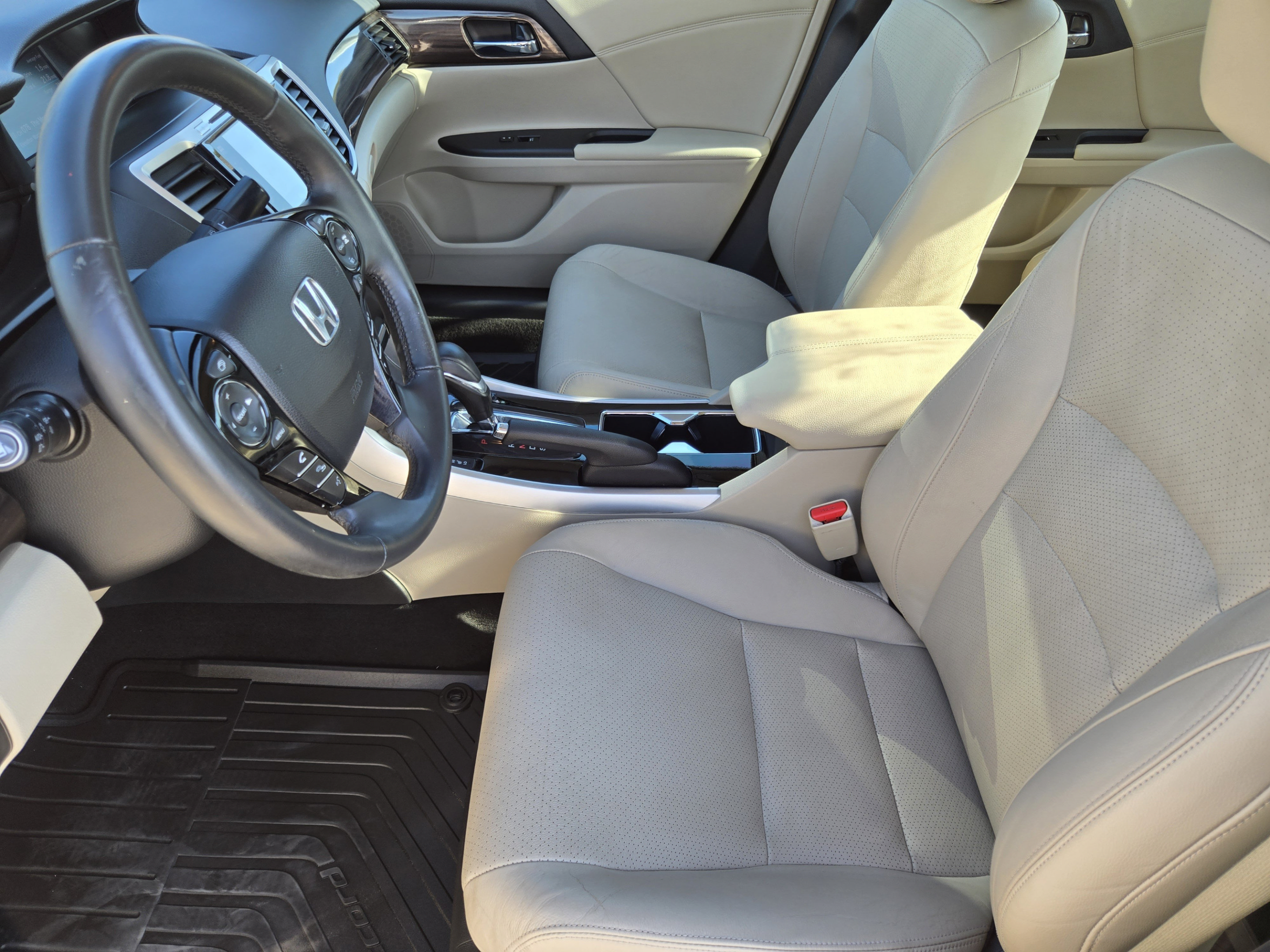 Used 2016 Honda Accord Touring image 9