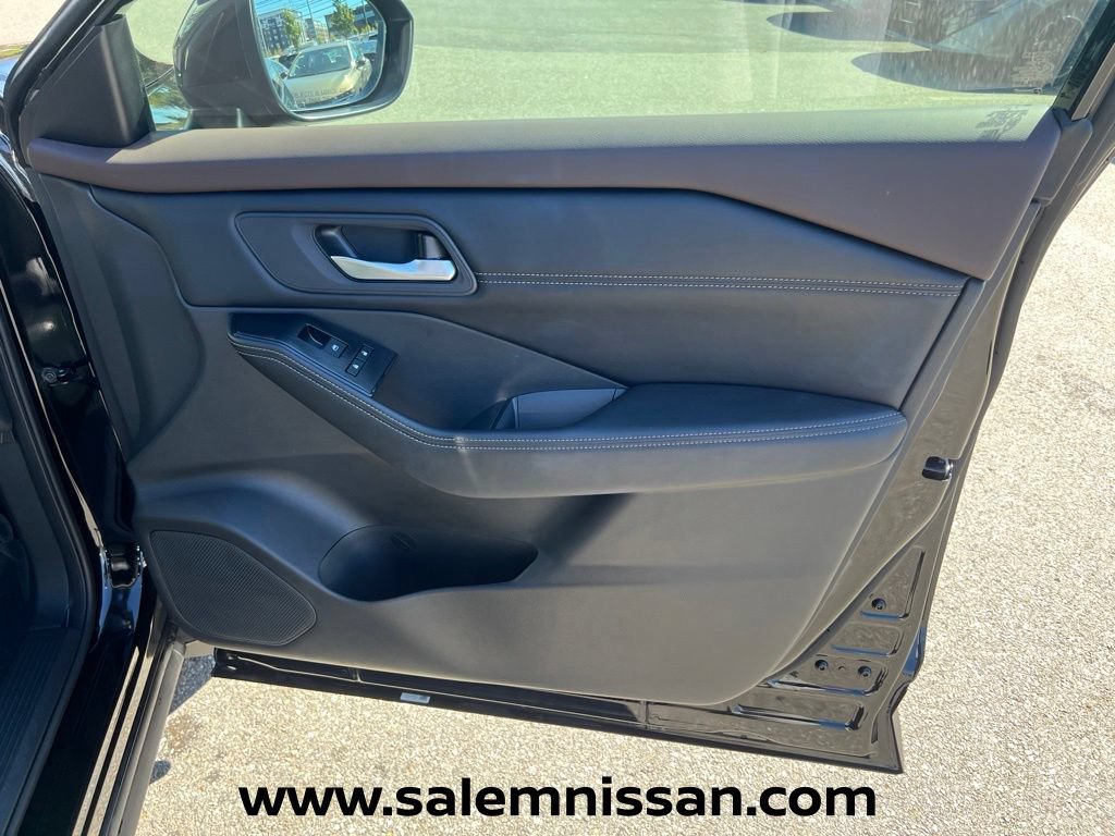 Used 2023 Nissan Rogue SV w/ SV Premium B Package FWD image 26