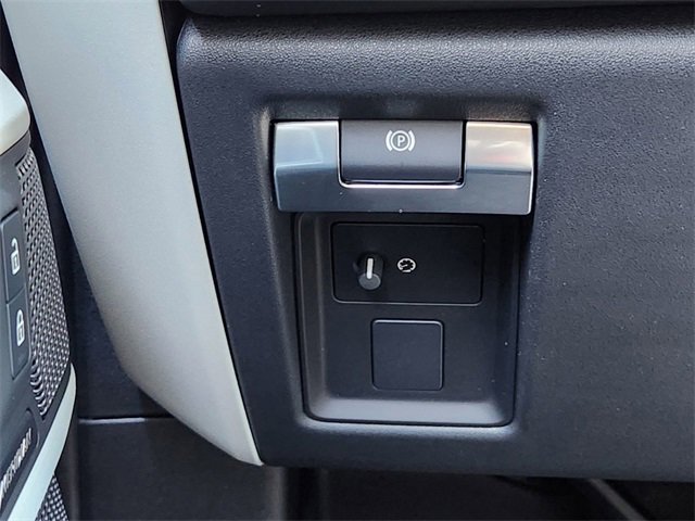 New 2024 Land Rover Defender 110 S image 21