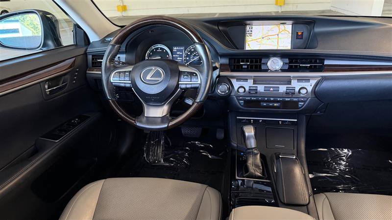 Used 2018 Lexus ES 350 w/ Navigation System Package FWD image 16
