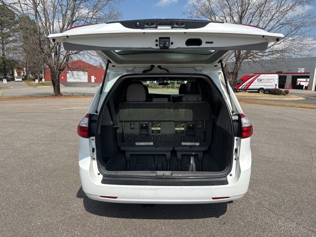 Used 2015 Toyota Sienna L image 16