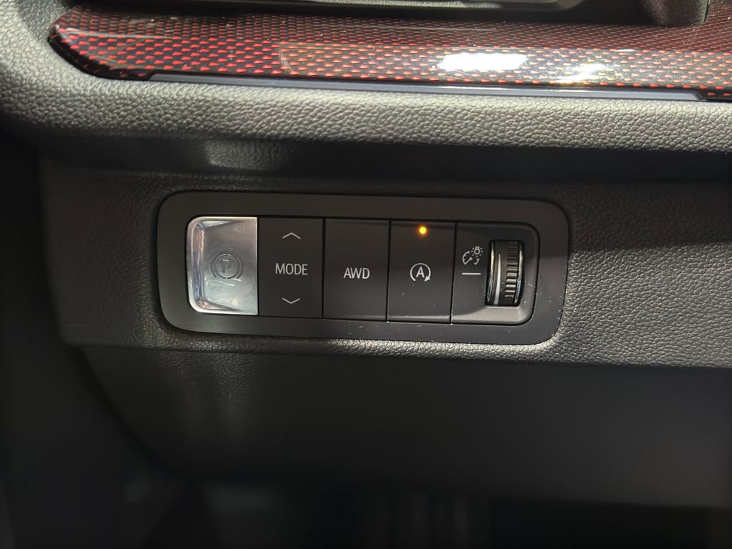 Used 2025 Chevrolet Traverse RS image 34