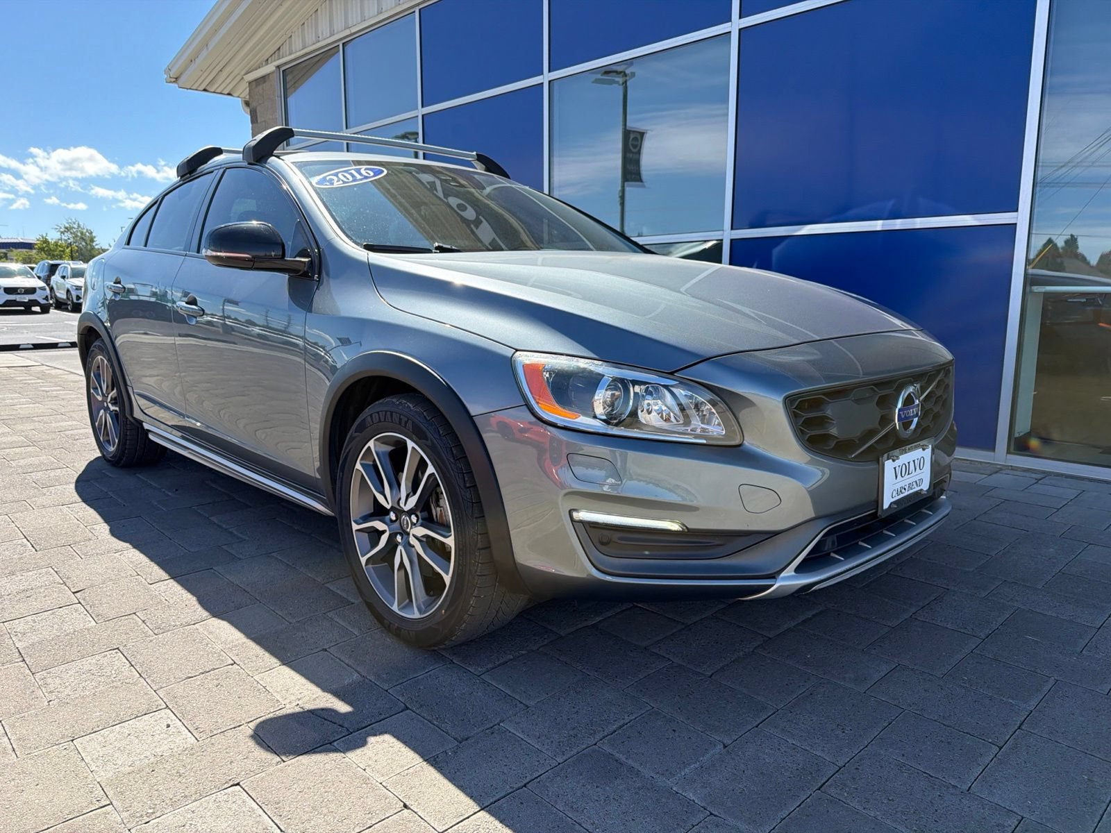 Used 2016 Volvo S60 T5 Cross Country Platinum AWD/4WD image 2