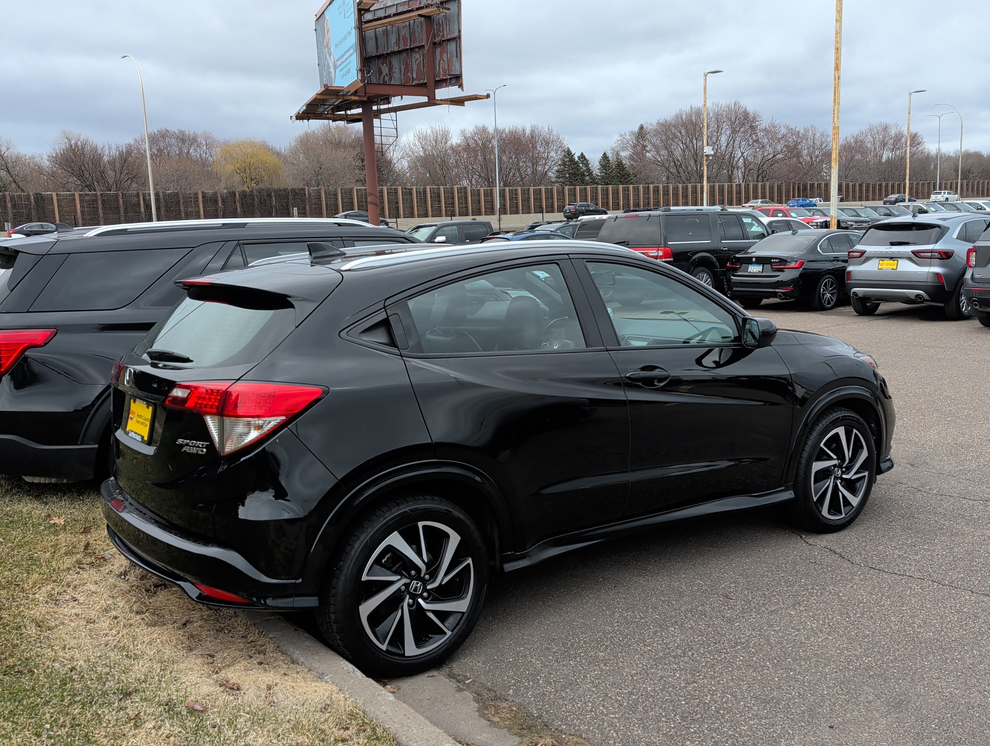 Used 2019 Honda HR-V Sport image 2