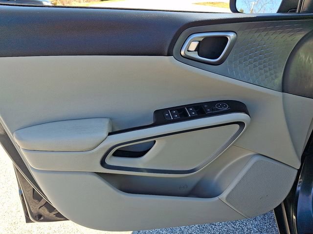 Used 2024 Kia Soul EX image 15