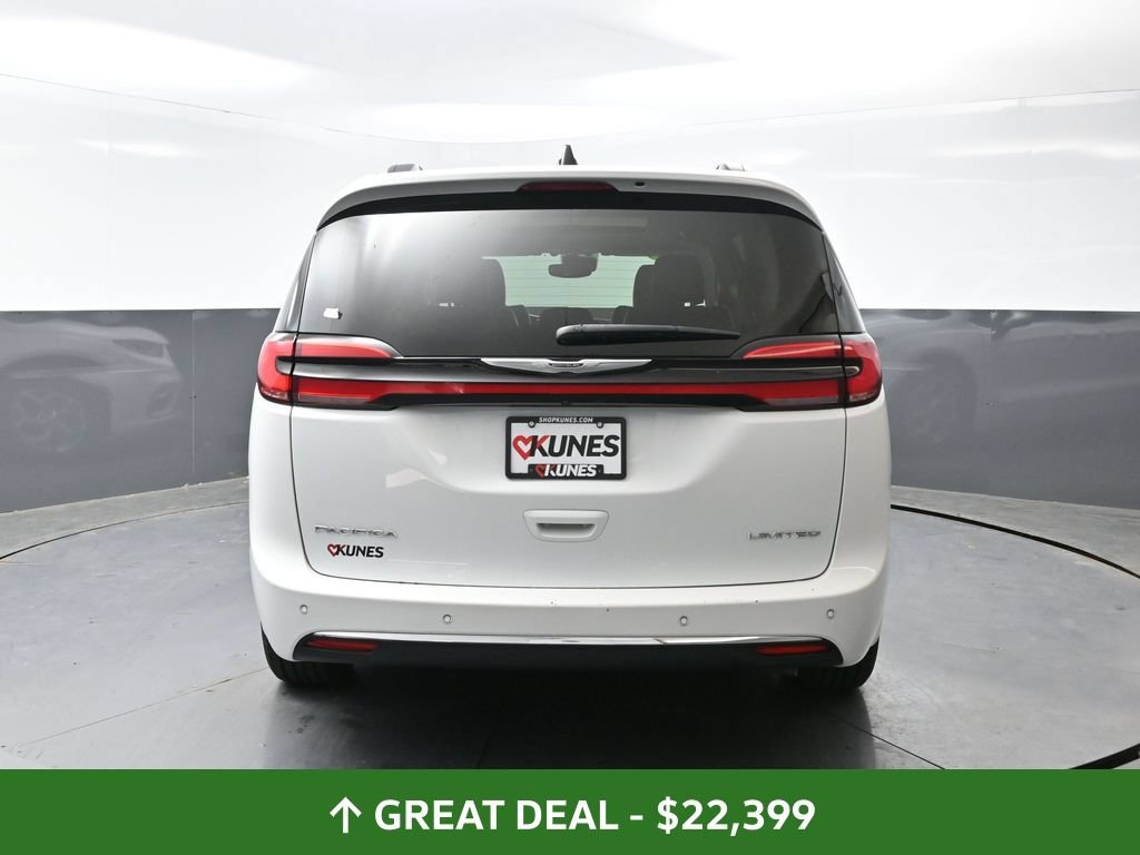 Used 2023 Chrysler Pacifica Limited FWD image 13
