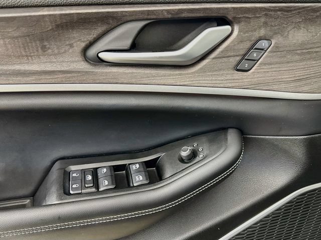 Used 2023 Jeep Grand Cherokee Limited w/ Luxury Tech Group II AWD/4WD image 22