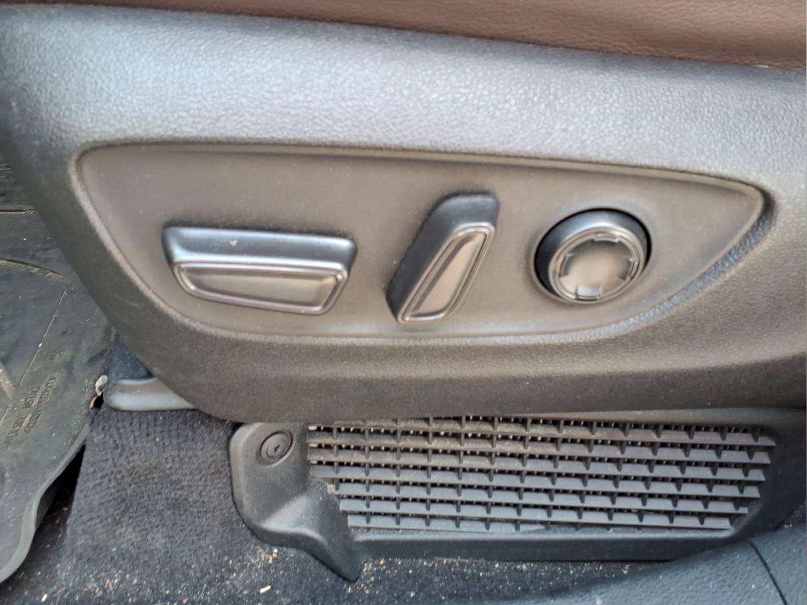Used 2022 Toyota Sienna Platinum FWD image 20