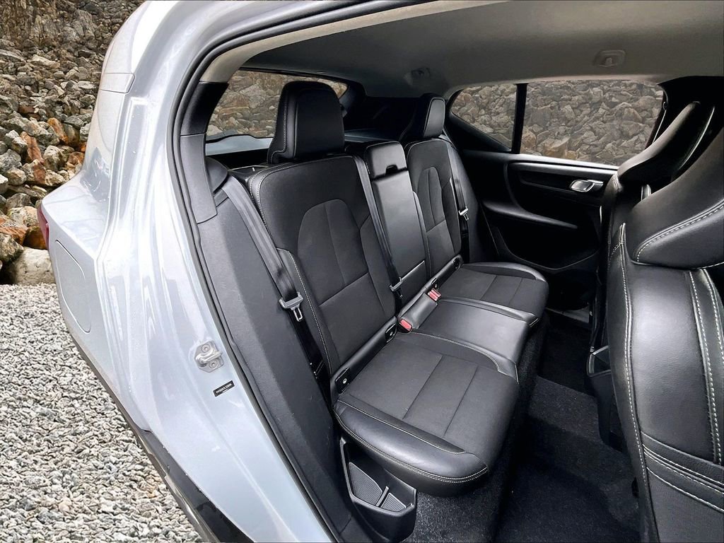 Used 2020 Volvo XC40 T5 Momentum image 25