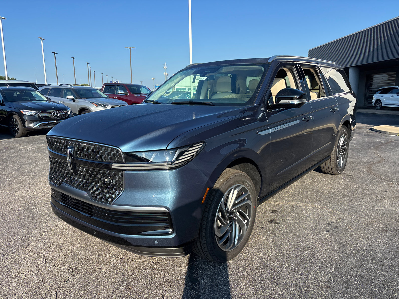 New 2027 Lincoln Navigator L Reserve AWD/4WD image 3