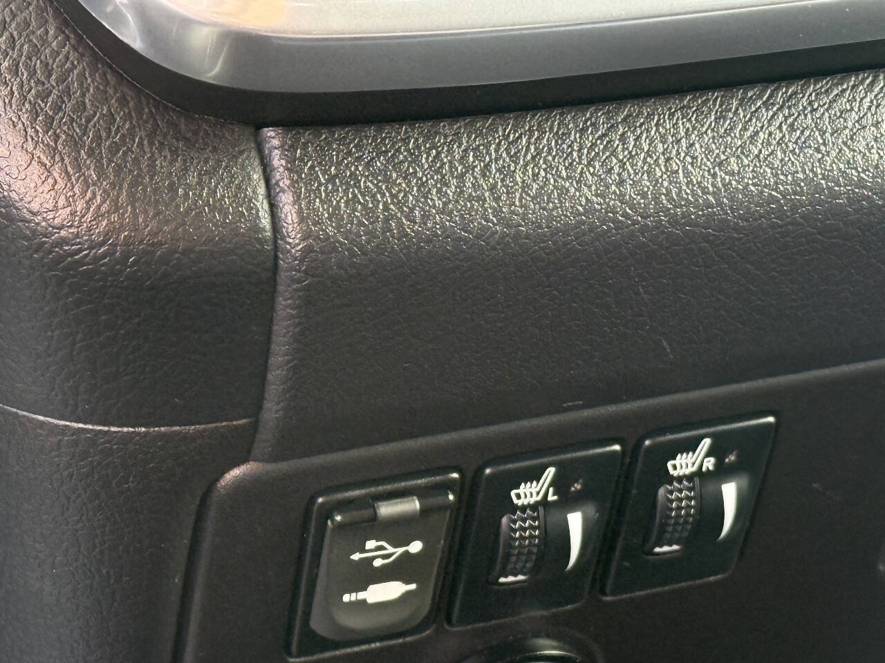 Used 2015 Toyota Sienna SE FWD image 12
