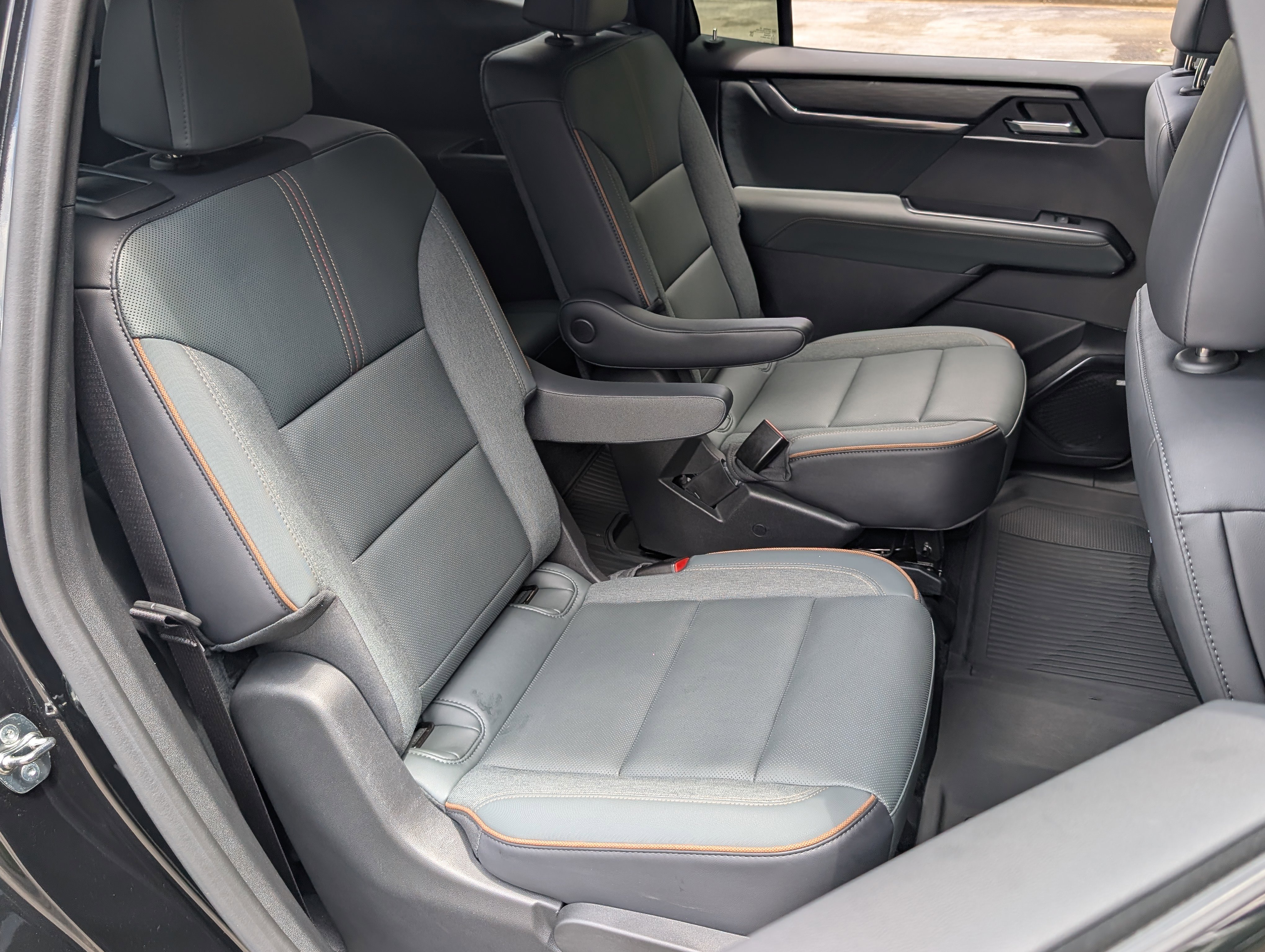 Used 2024 GMC Acadia AT4 w/ Luxury Package AWD/4WD image 22
