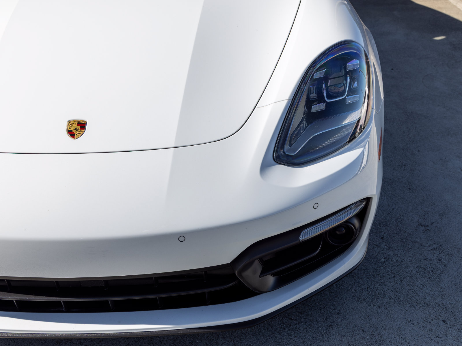 Used 2023 Porsche Panamera 4 Platinum Edition AWD/4WD image 17
