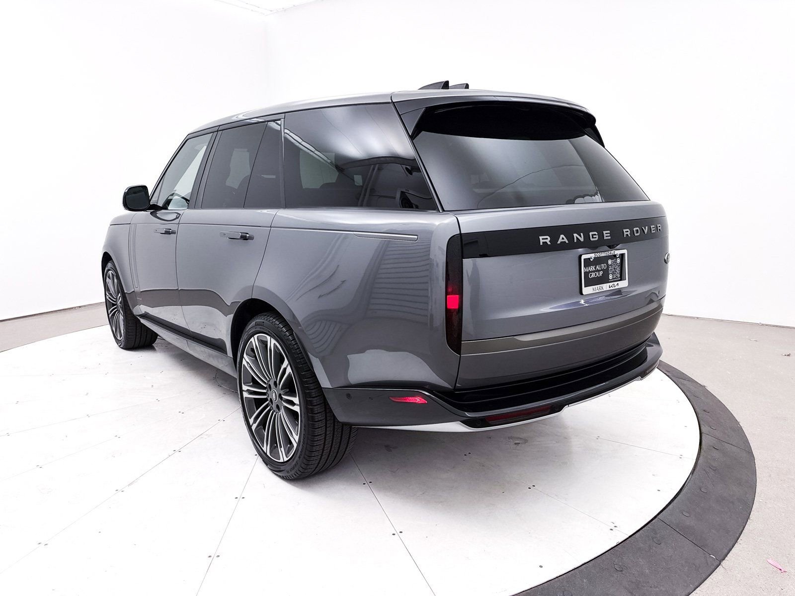 Used 2023 Land Rover Range Rover SE image 17