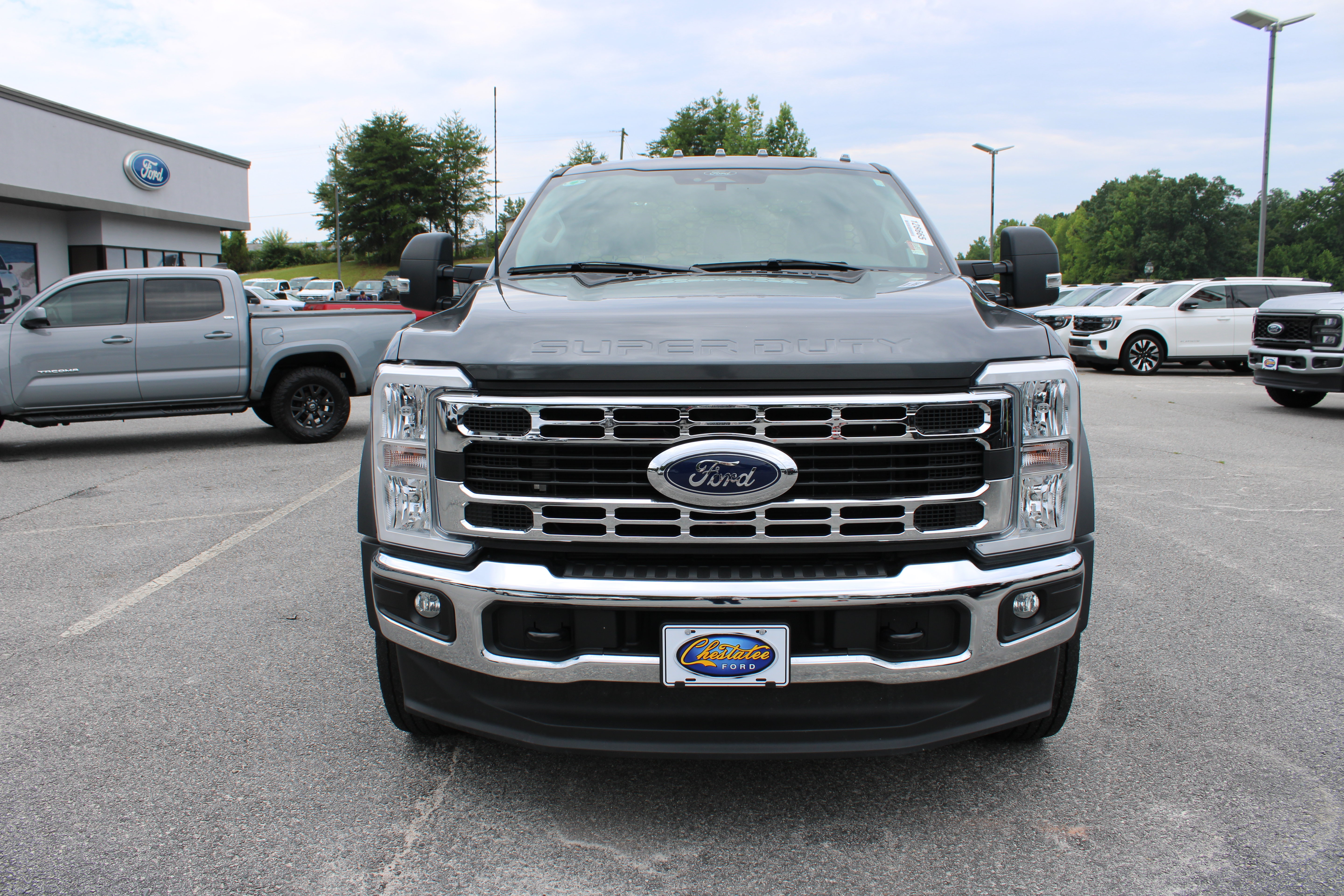 Used 2024 Ford F550 4x4 Regular Cab Super Duty image 3