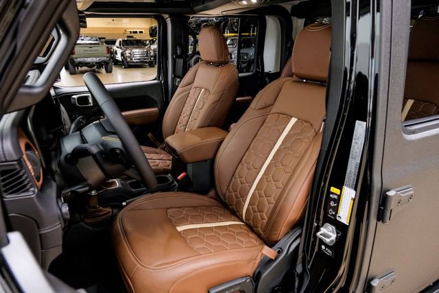 Used 2025 Jeep Gladiator Rubicon w/ Safety Group AWD/4WD image 19