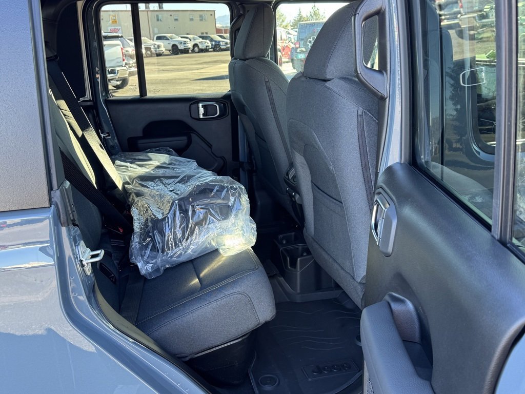 New 2025 Jeep Gladiator Sport image 11