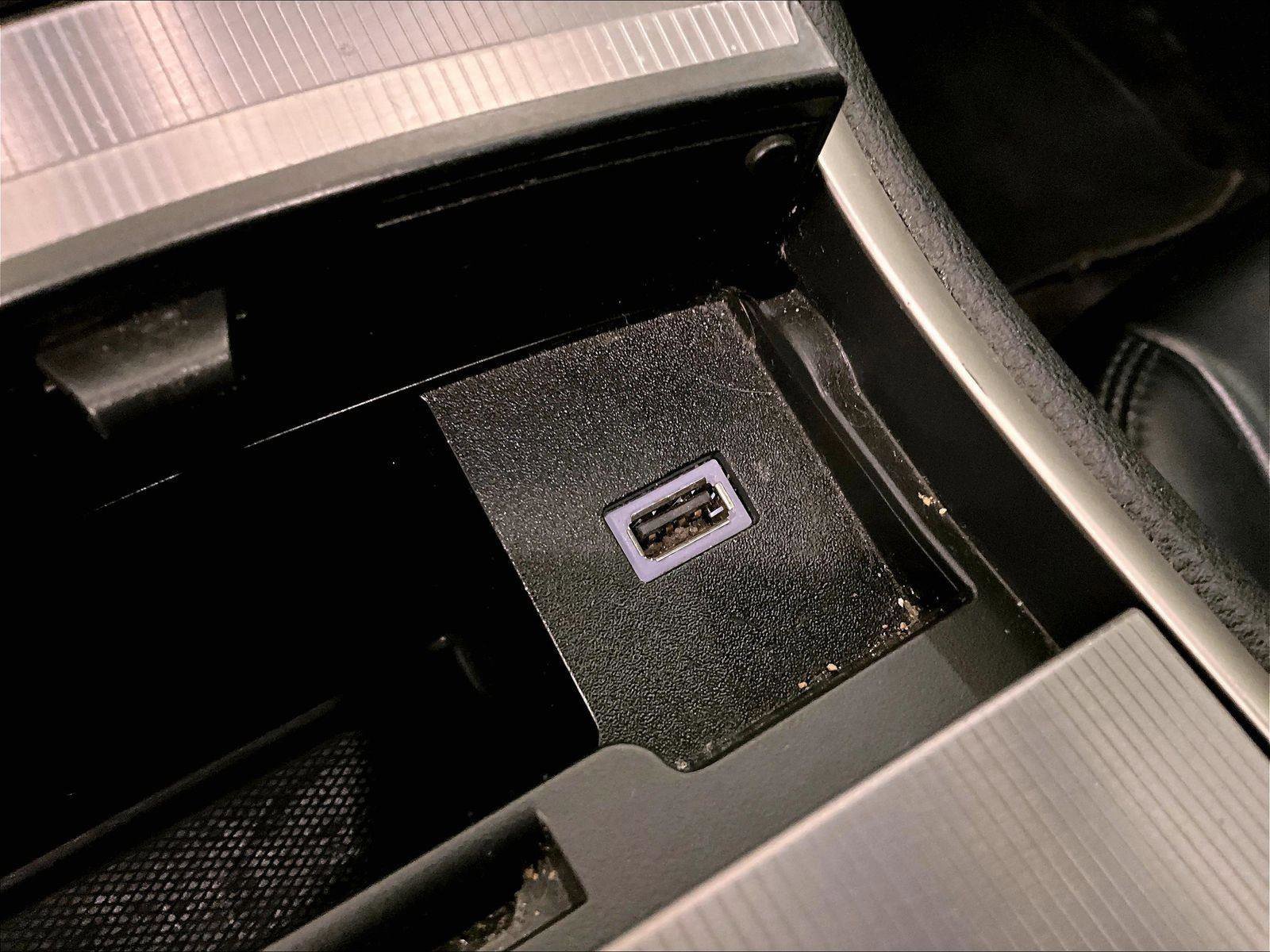 Used 2017 Lincoln MKZ Premiere image 32