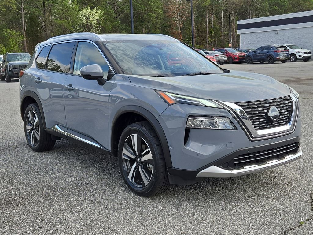 Used 2023 Nissan Rogue Platinum w/ Platinum Premium Package image 3