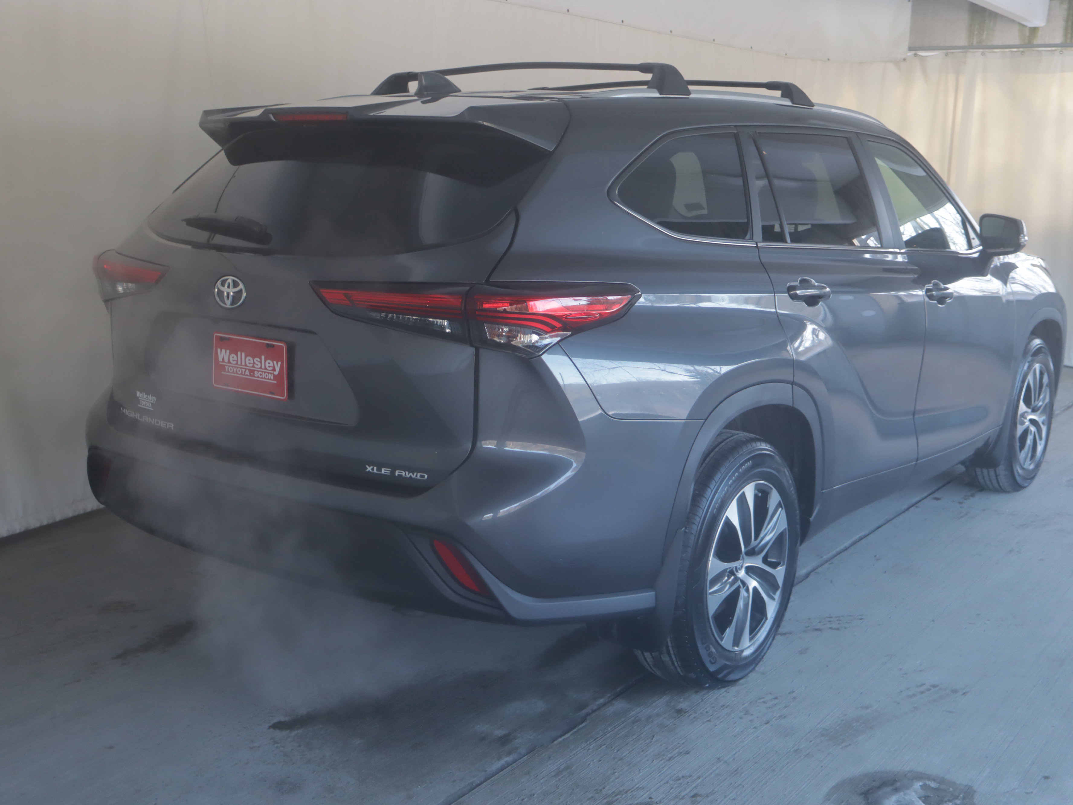 Used 2023 Toyota Highlander XLE image 26