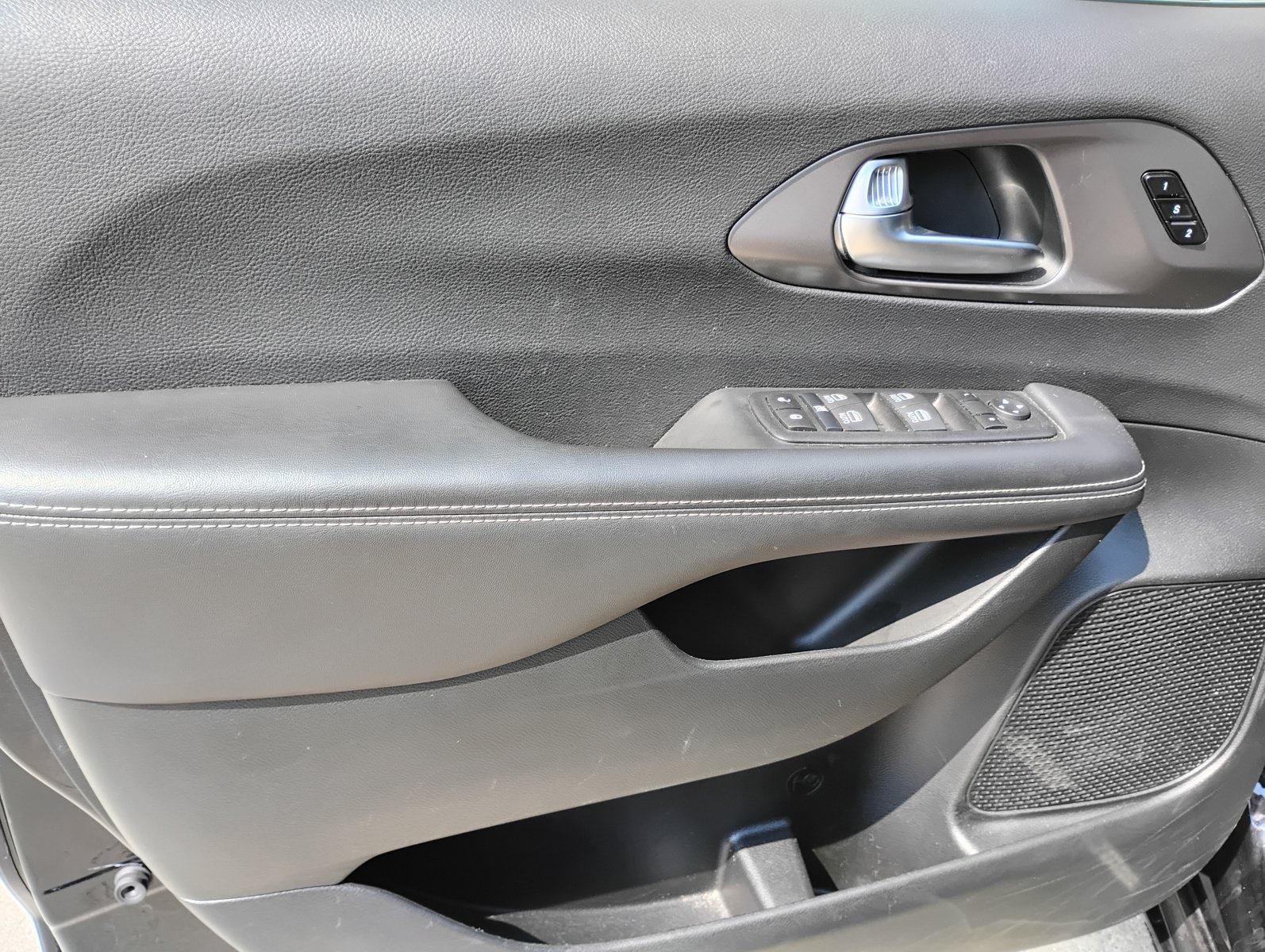 Used 2025 Chrysler Pacifica Select FWD image 25