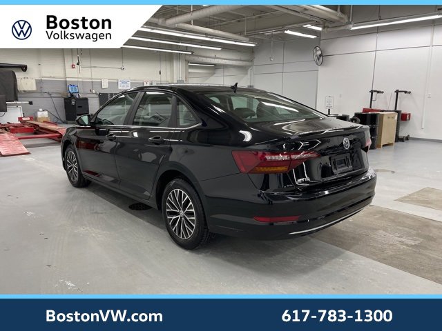 Used 2019 Volkswagen Jetta SE image 2
