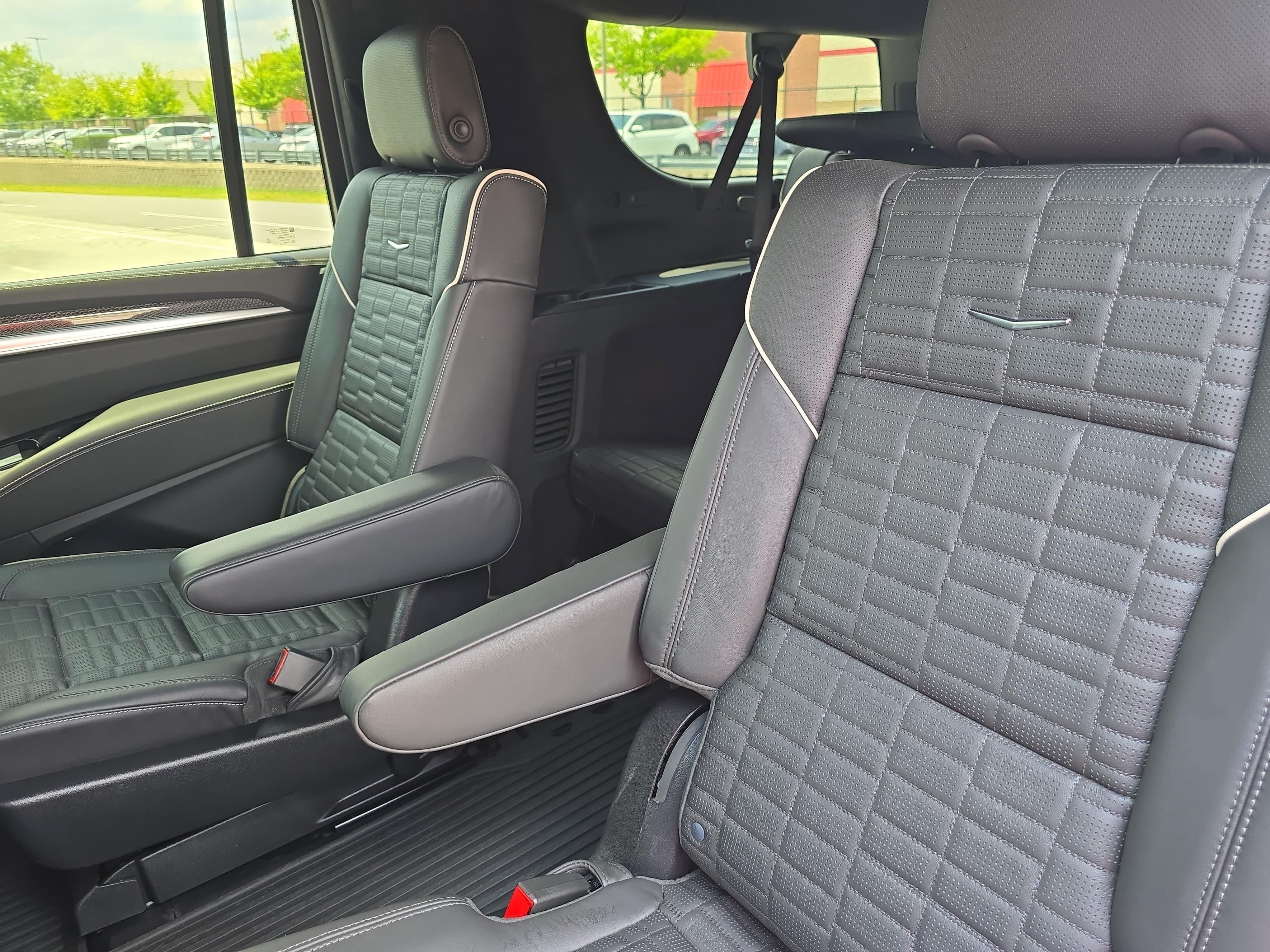 Used 2026 Cadillac Escalade ESV V AWD/4WD image 15