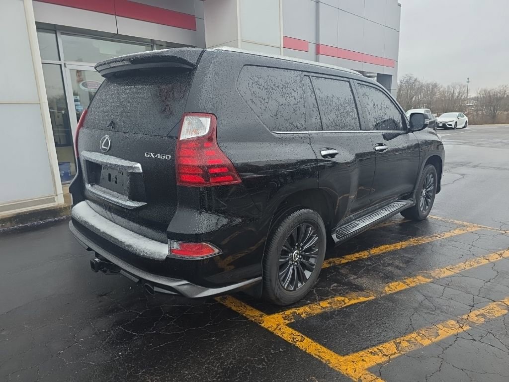 Used 2022 Lexus GX 460 Premium w/ Accessory Package image 3