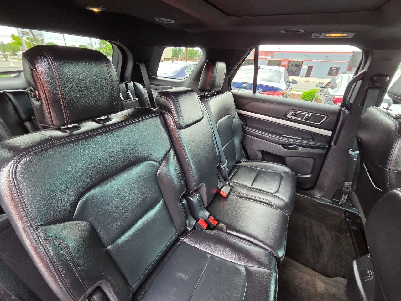 Used 2017 Ford Explorer XLT w/ Equipment Group 202A image 18