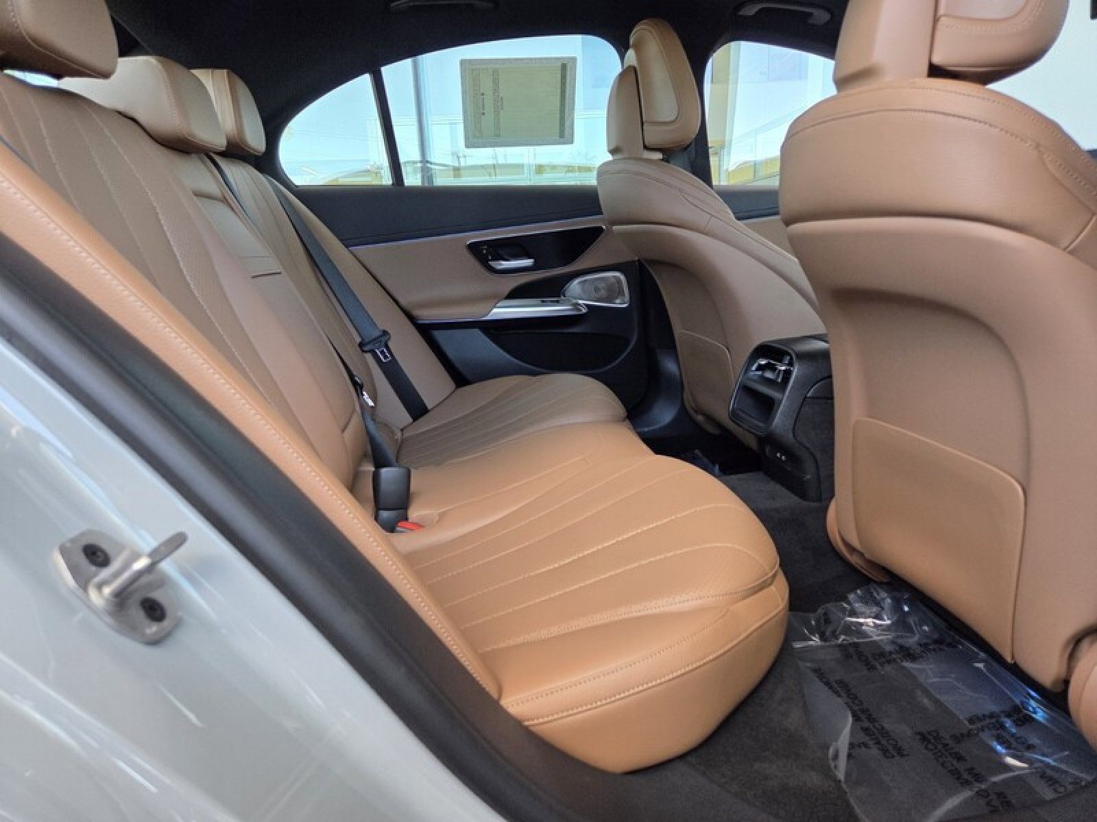 Certified 2024 Mercedes-Benz E 350 4MATIC Sedan w/ MBUS Superscreen Package image 18